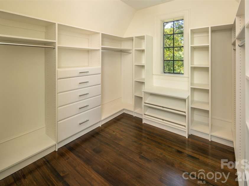 72 Windsor Road, Asheville, NC 28804.  MLS# CAR4382648, YatesRealty ID 31914. 