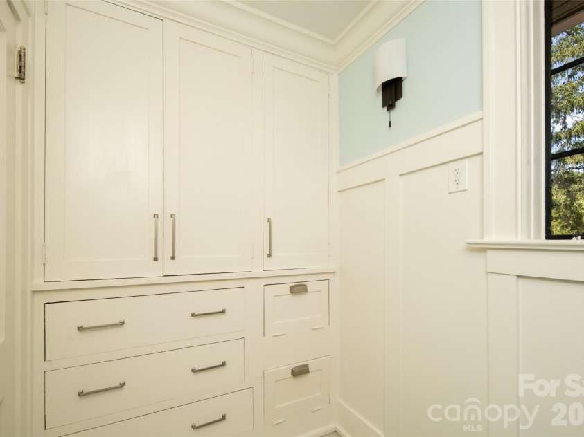 72 Windsor Road, Asheville, NC 28804.  MLS# CAR4382648, YatesRealty ID 31914. 