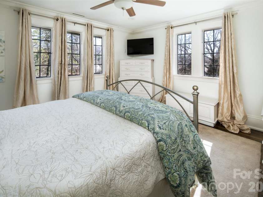 72 Windsor Road, Asheville, NC 28804.  MLS# CAR4382648, YatesRealty ID 31914. 