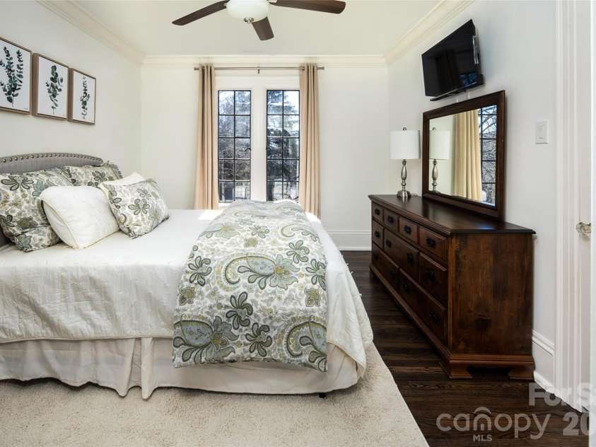 72 Windsor Road, Asheville, NC 28804.  MLS# CAR4382648, YatesRealty ID 31914. 