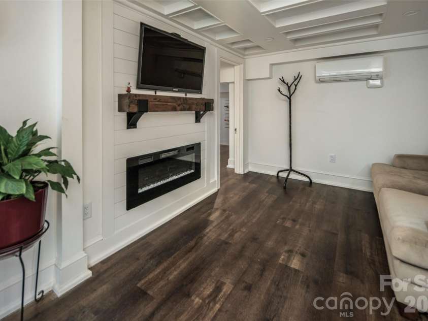 72 Windsor Road, Asheville, NC 28804.  MLS# CAR4382648, YatesRealty ID 31914. 