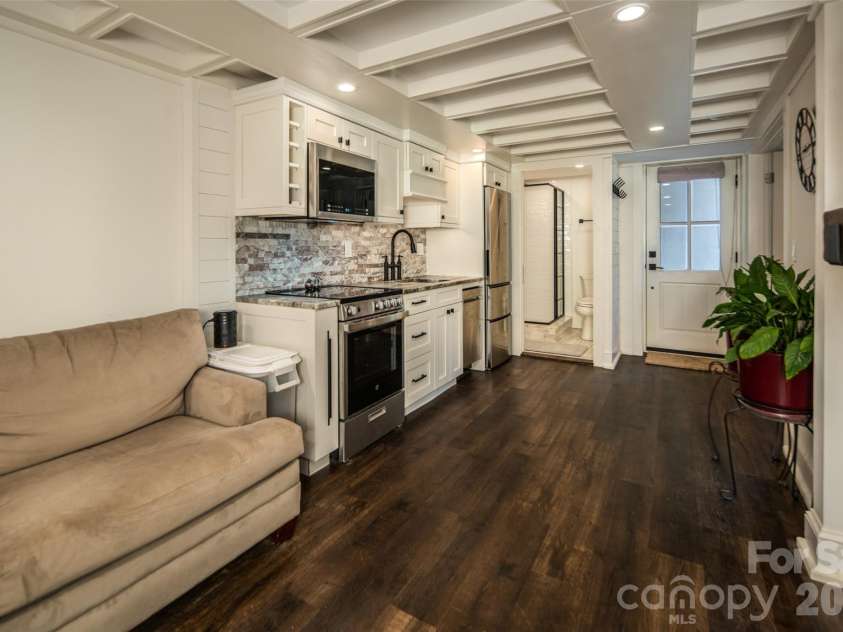 72 Windsor Road, Asheville, NC 28804.  MLS# CAR4382648, YatesRealty ID 31914. 
