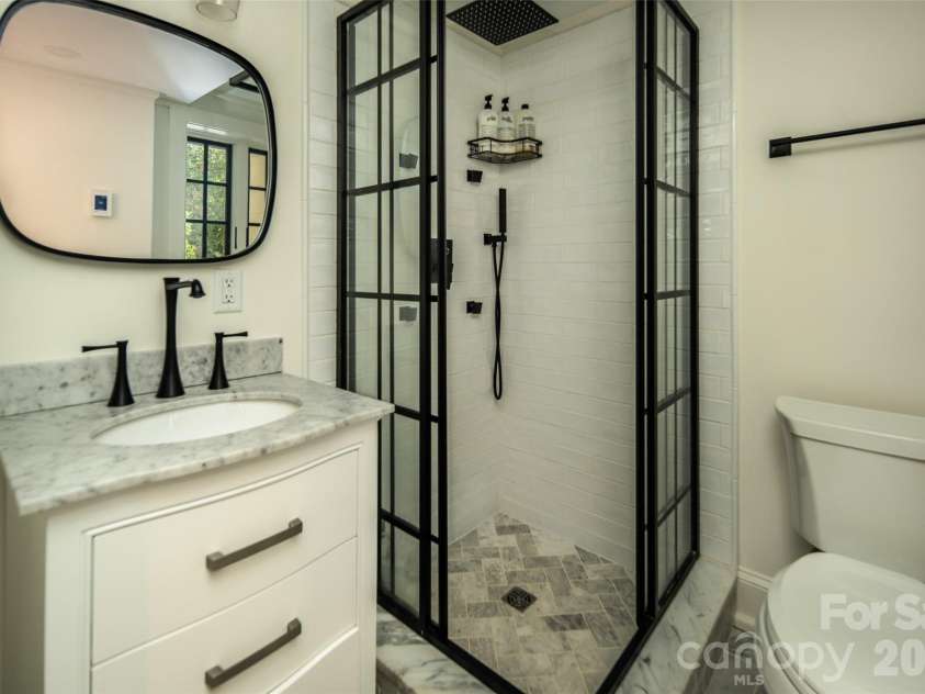 72 Windsor Road, Asheville, NC 28804.  MLS# CAR4382648, YatesRealty ID 31914. 