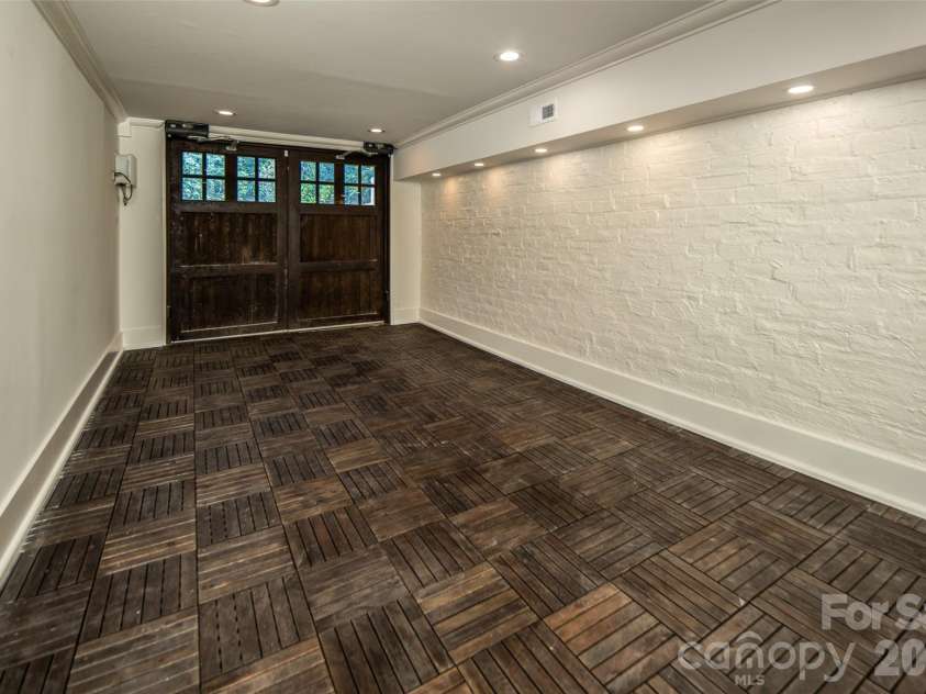 72 Windsor Road, Asheville, NC 28804.  MLS# CAR4382648, YatesRealty ID 31914. 