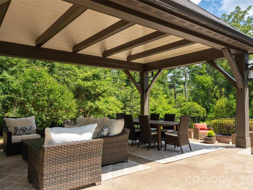 72 Windsor Road, Asheville, NC 28804.  MLS# CAR4382648, YatesRealty ID 31914. 