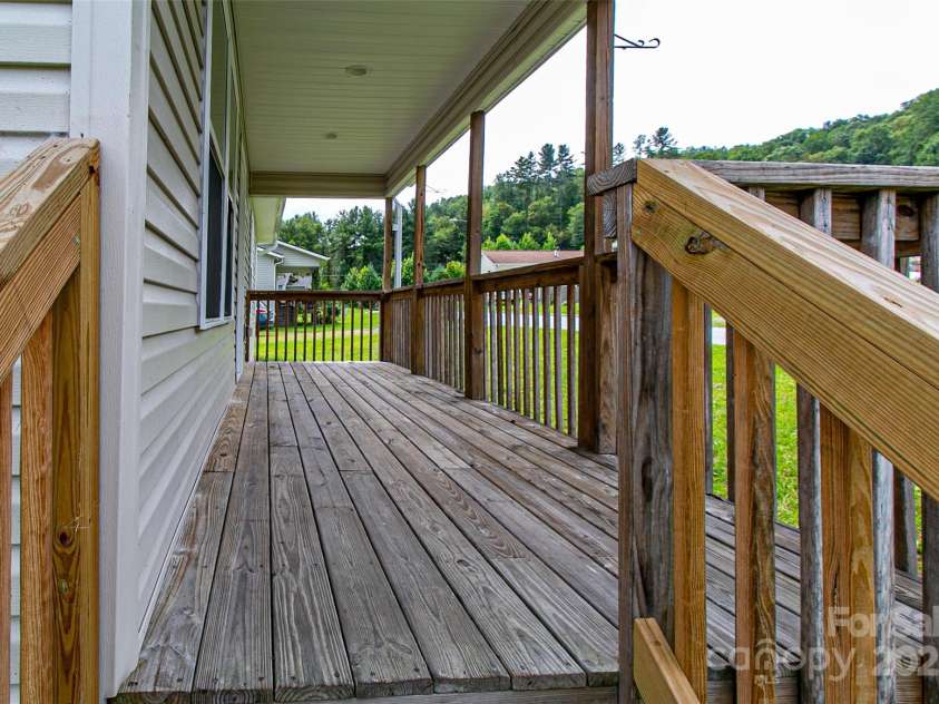 52 Rosman Trail, Rosman, NC 28772.  MLS# CAR4284276, YatesRealty ID 31915. 