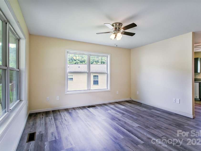 52 Rosman Trail, Rosman, NC 28772.  MLS# CAR4284276, YatesRealty ID 31915. 