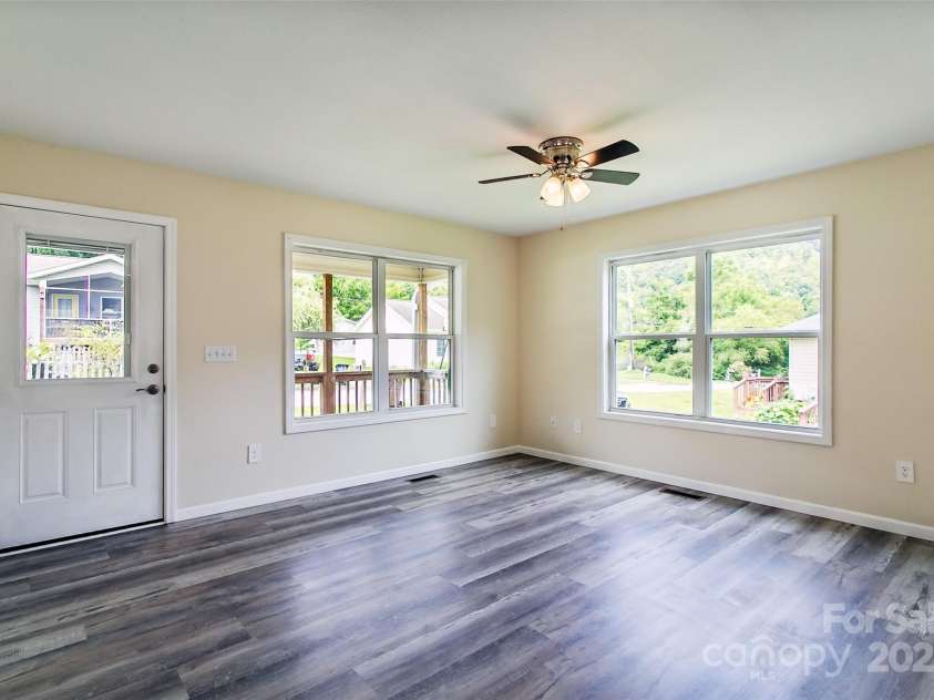 52 Rosman Trail, Rosman, NC 28772.  MLS# CAR4284276, YatesRealty ID 31915. 