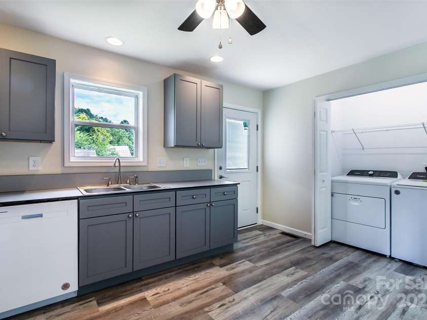 52 Rosman Trail, Rosman, NC 28772.  MLS# CAR4284276, YatesRealty ID 31915. 