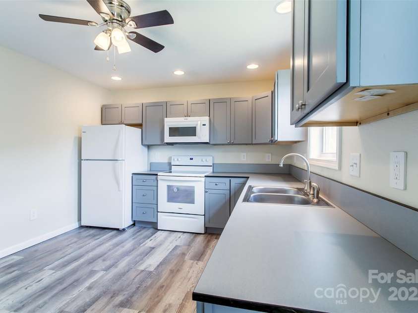 52 Rosman Trail, Rosman, NC 28772.  MLS# CAR4284276, YatesRealty ID 31915. 