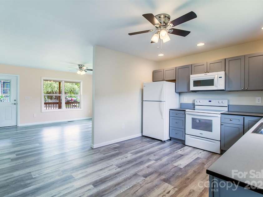 52 Rosman Trail, Rosman, NC 28772.  MLS# CAR4284276, YatesRealty ID 31915. 