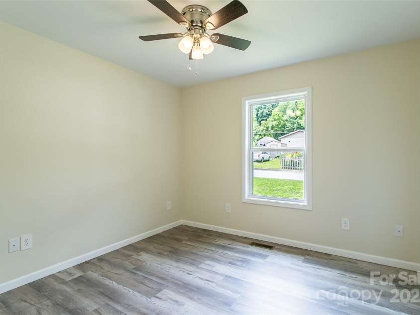 52 Rosman Trail, Rosman, NC 28772.  MLS# CAR4284276, YatesRealty ID 31915. 