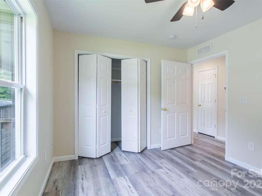 52 Rosman Trail, Rosman, NC 28772.  MLS# CAR4284276, YatesRealty ID 31915. 