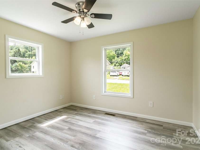 52 Rosman Trail, Rosman, NC 28772.  MLS# CAR4284276, YatesRealty ID 31915. 