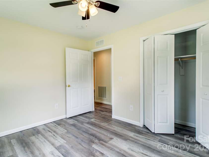 52 Rosman Trail, Rosman, NC 28772.  MLS# CAR4284276, YatesRealty ID 31915. 