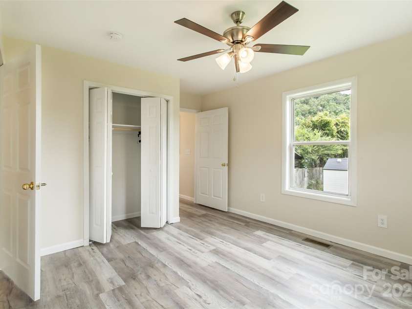 52 Rosman Trail, Rosman, NC 28772.  MLS# CAR4284276, YatesRealty ID 31915. 