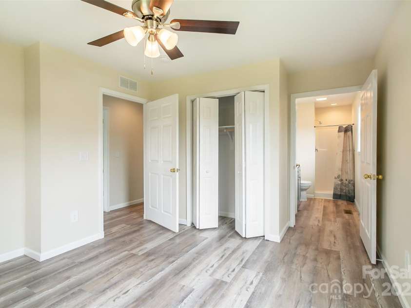 52 Rosman Trail, Rosman, NC 28772.  MLS# CAR4284276, YatesRealty ID 31915. 