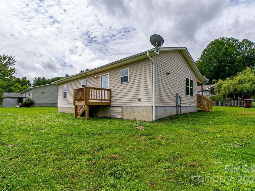 52 Rosman Trail, Rosman, NC 28772.  MLS# CAR4284276, YatesRealty ID 31915. 