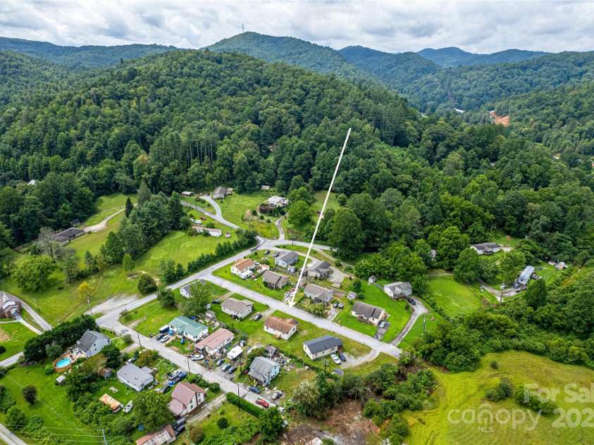 52 Rosman Trail, Rosman, NC 28772.  MLS# CAR4284276, YatesRealty ID 31915. 