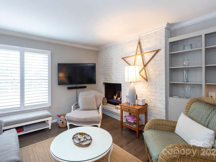 2229 Rexford Road, Charlotte, NC 28211.  MLS# CAR4291709, YatesRealty ID 31916. 