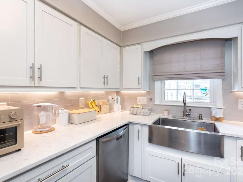 2229 Rexford Road, Charlotte, NC 28211.  MLS# CAR4291709, YatesRealty ID 31916. 