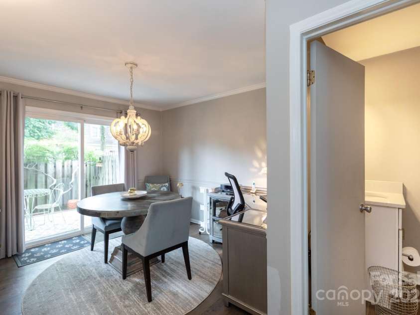 2229 Rexford Road, Charlotte, NC 28211.  MLS# CAR4291709, YatesRealty ID 31916. 