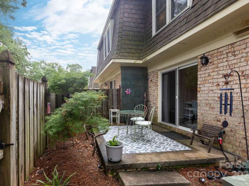 2229 Rexford Road, Charlotte, NC 28211.  MLS# CAR4291709, YatesRealty ID 31916. 