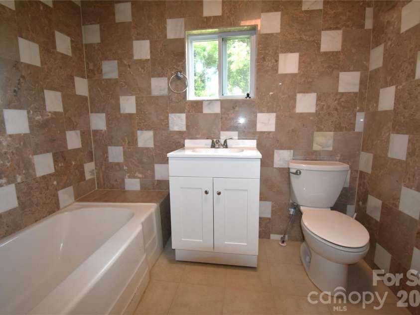 622 Green Street Loop, Marion, NC 28752.  MLS# CAR4394578, YatesRealty ID 31917. 