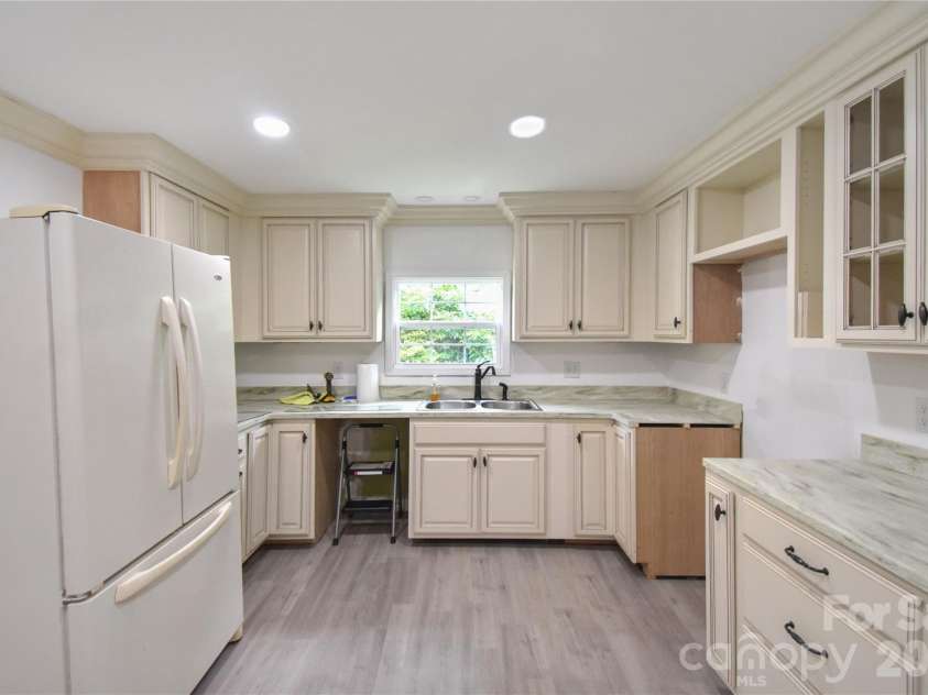 622 Green Street Loop, Marion, NC 28752.  MLS# CAR4394578, YatesRealty ID 31917. 