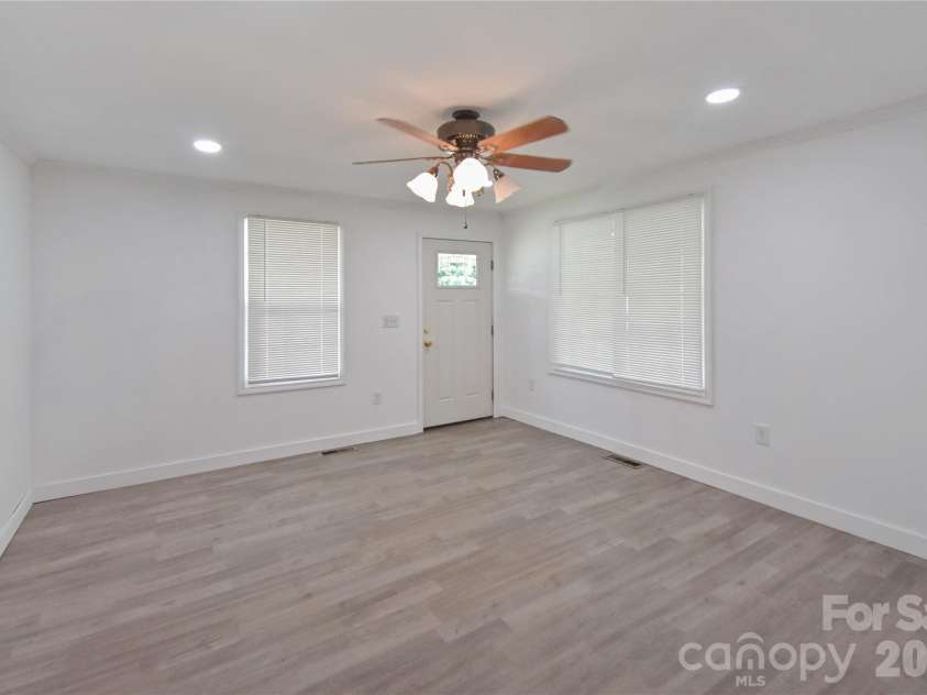 622 Green Street Loop, Marion, NC 28752.  MLS# CAR4394578, YatesRealty ID 31917. 