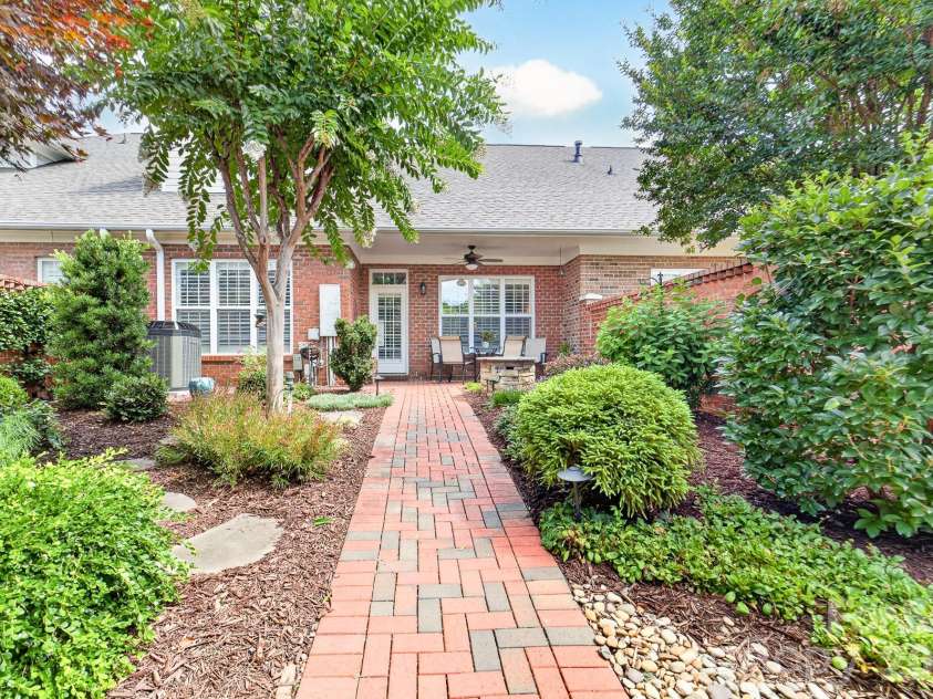 121 Mcleod Avenue, Belmont, NC 28012.  MLS# CAR4395236, YatesRealty ID 31918. 