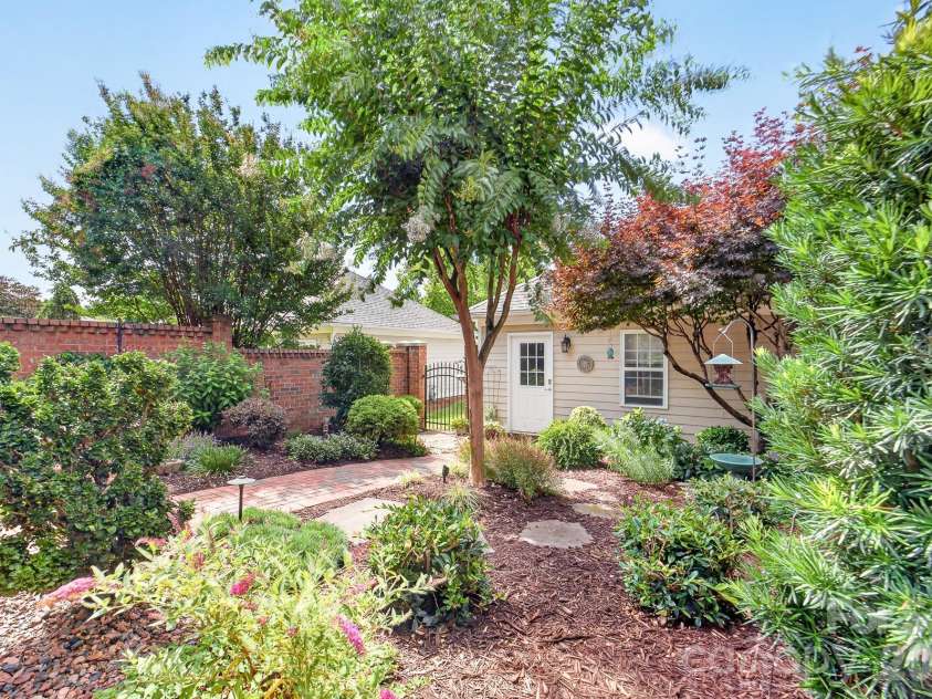 121 Mcleod Avenue, Belmont, NC 28012.  MLS# CAR4395236, YatesRealty ID 31918. 