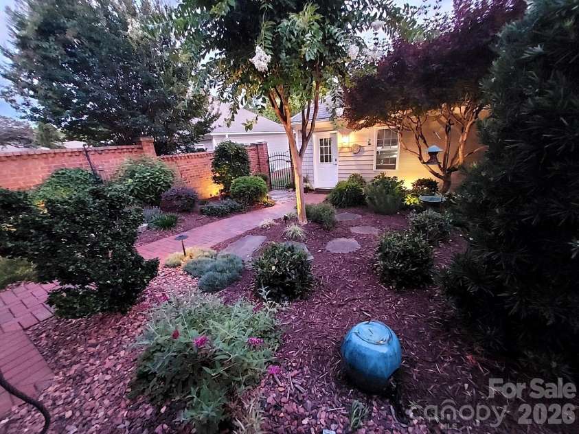 121 Mcleod Avenue, Belmont, NC 28012.  MLS# CAR4395236, YatesRealty ID 31918. 