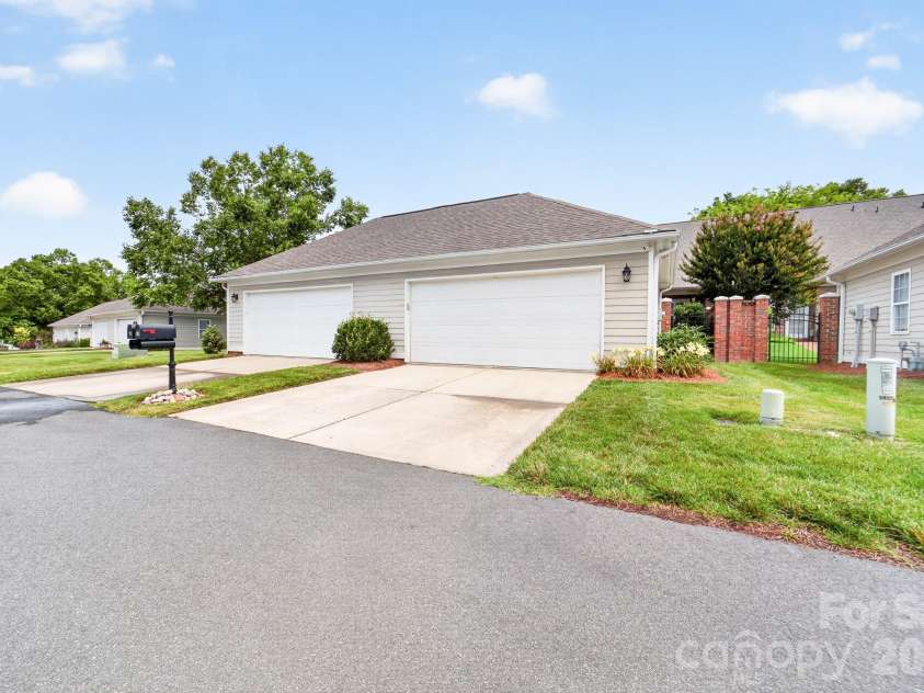 121 Mcleod Avenue, Belmont, NC 28012.  MLS# CAR4395236, YatesRealty ID 31918. 