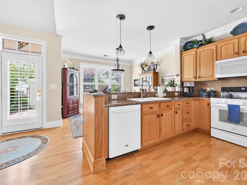 121 Mcleod Avenue, Belmont, NC 28012.  MLS# CAR4395236, YatesRealty ID 31918. 