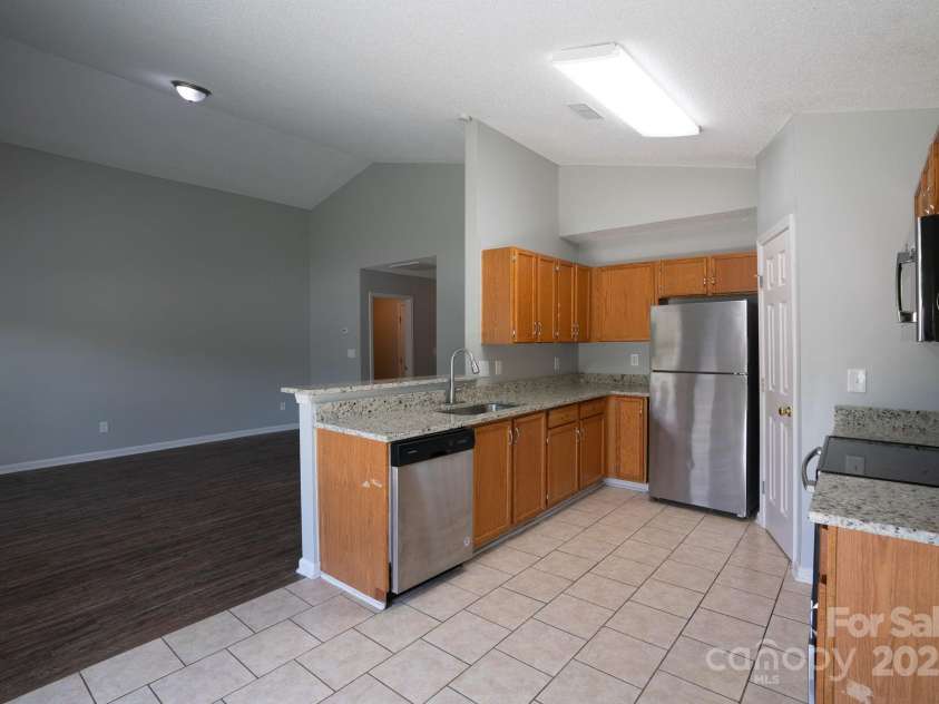 8607 Tweedsmuir Glen Lane, Charlotte, NC 28215.  MLS# CAR4287241, YatesRealty ID 31918. 