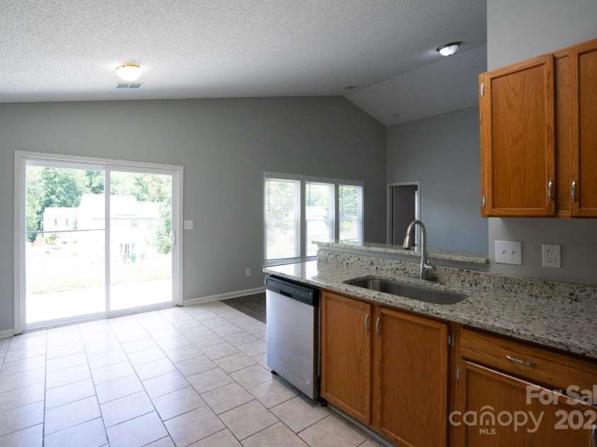 8607 Tweedsmuir Glen Lane, Charlotte, NC 28215.  MLS# CAR4287241, YatesRealty ID 31918. 