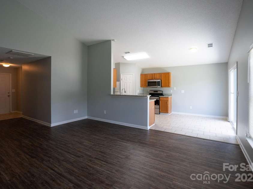 8607 Tweedsmuir Glen Lane, Charlotte, NC 28215.  MLS# CAR4287241, YatesRealty ID 31918. 