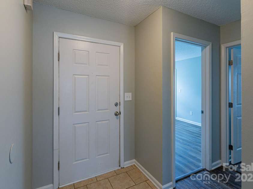 8607 Tweedsmuir Glen Lane, Charlotte, NC 28215.  MLS# CAR4287241, YatesRealty ID 31918. 