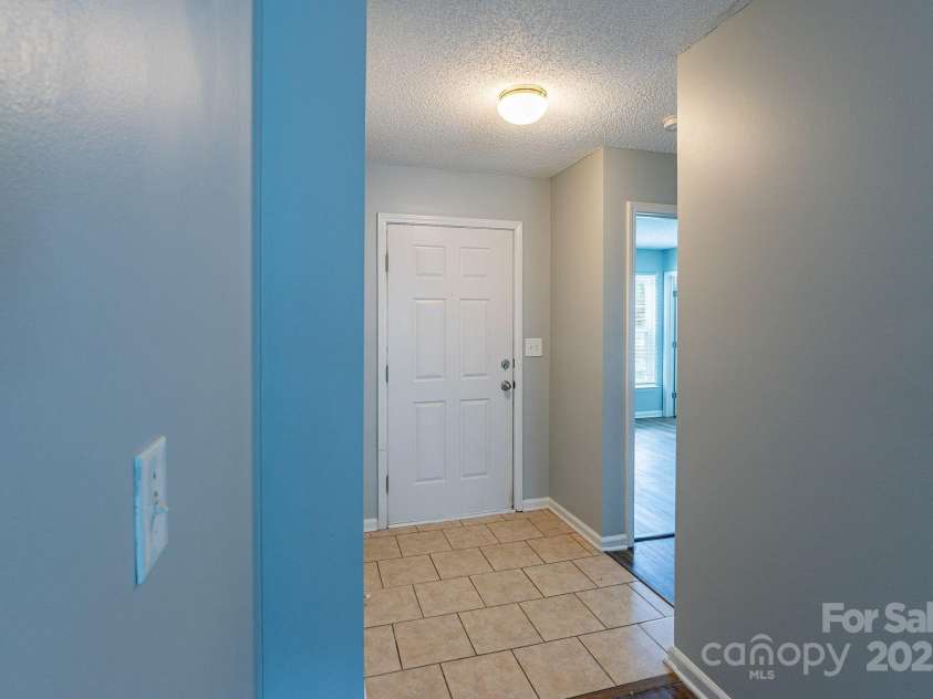8607 Tweedsmuir Glen Lane, Charlotte, NC 28215.  MLS# CAR4287241, YatesRealty ID 31918. 