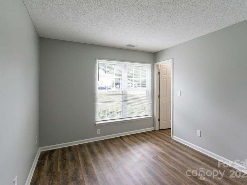 8607 Tweedsmuir Glen Lane, Charlotte, NC 28215.  MLS# CAR4287241, YatesRealty ID 31918. 