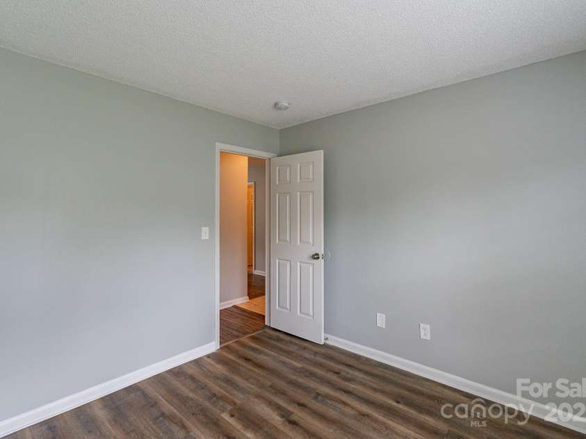 8607 Tweedsmuir Glen Lane, Charlotte, NC 28215.  MLS# CAR4287241, YatesRealty ID 31918. 
