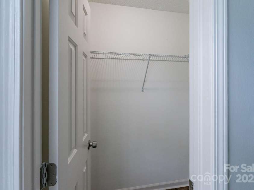 8607 Tweedsmuir Glen Lane, Charlotte, NC 28215.  MLS# CAR4287241, YatesRealty ID 31918. 