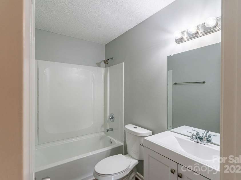8607 Tweedsmuir Glen Lane, Charlotte, NC 28215.  MLS# CAR4287241, YatesRealty ID 31918. 