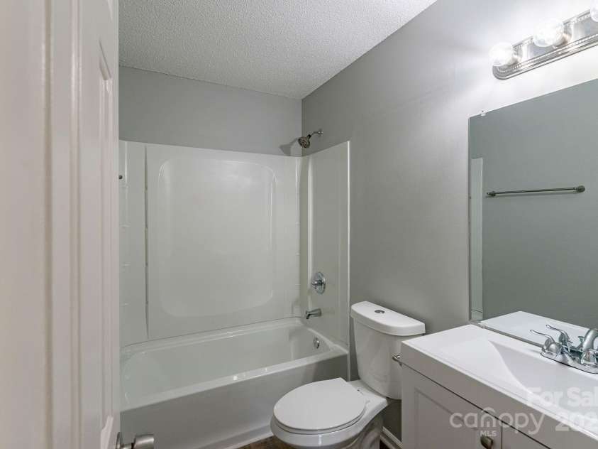 8607 Tweedsmuir Glen Lane, Charlotte, NC 28215.  MLS# CAR4287241, YatesRealty ID 31918. 