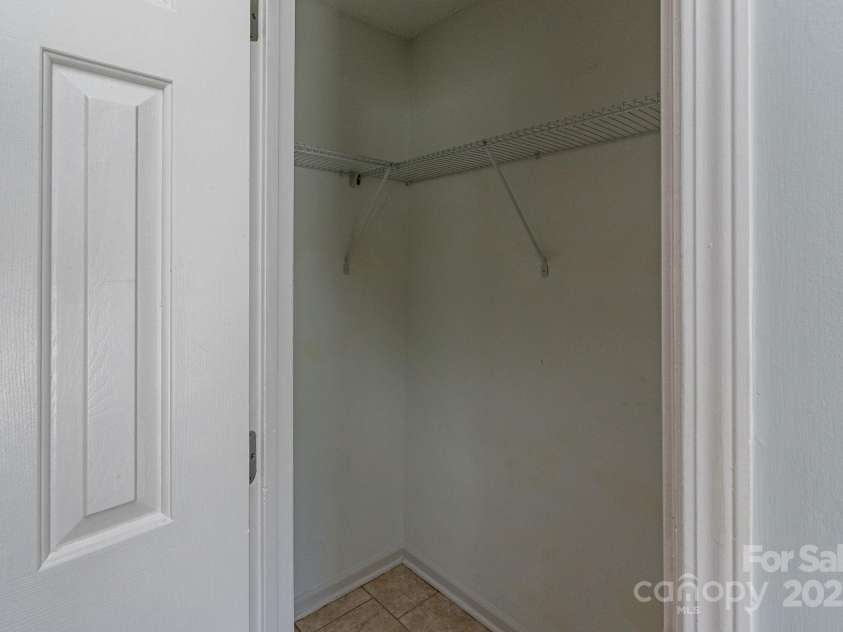 8607 Tweedsmuir Glen Lane, Charlotte, NC 28215.  MLS# CAR4287241, YatesRealty ID 31918. 