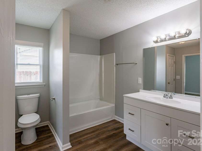 8607 Tweedsmuir Glen Lane, Charlotte, NC 28215.  MLS# CAR4287241, YatesRealty ID 31918. 