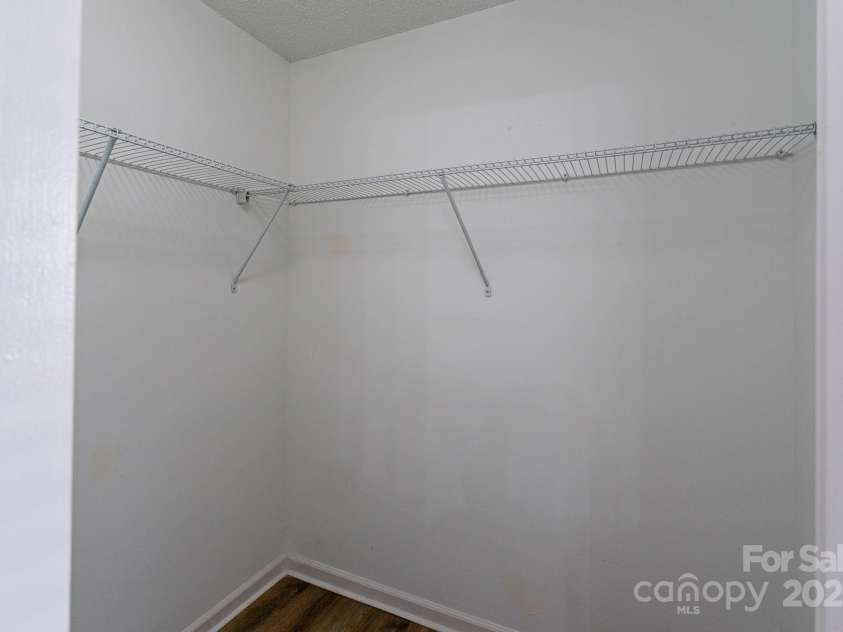 8607 Tweedsmuir Glen Lane, Charlotte, NC 28215.  MLS# CAR4287241, YatesRealty ID 31918. 