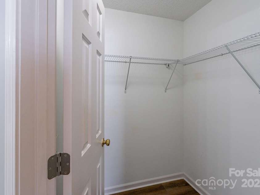 8607 Tweedsmuir Glen Lane, Charlotte, NC 28215.  MLS# CAR4287241, YatesRealty ID 31918. 