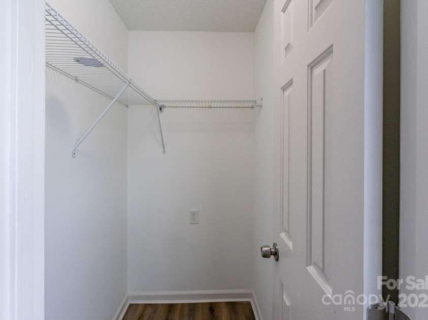 8607 Tweedsmuir Glen Lane, Charlotte, NC 28215.  MLS# CAR4287241, YatesRealty ID 31918. 